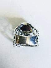 Sterling silver single stone swirl pattern Ring