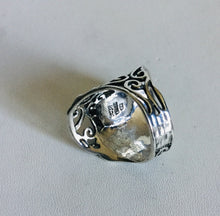 Sterling silver Pearl Shield Ring Flower detail