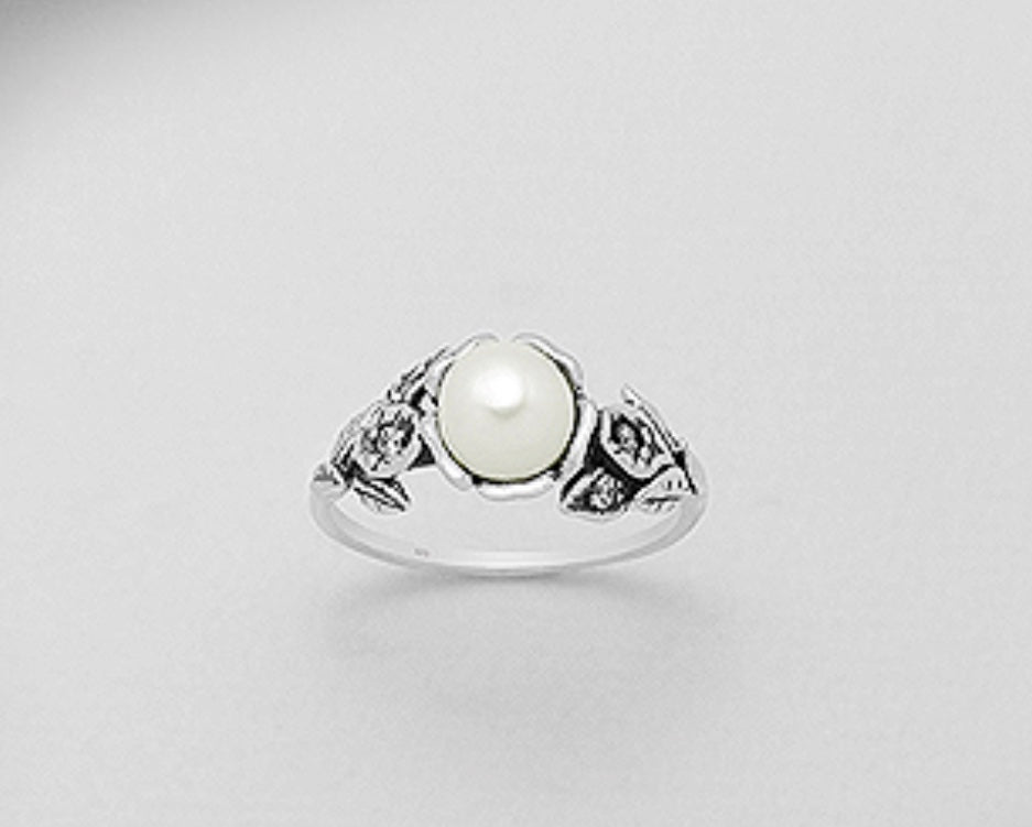 Flower/Raised Pearl Silver Ring