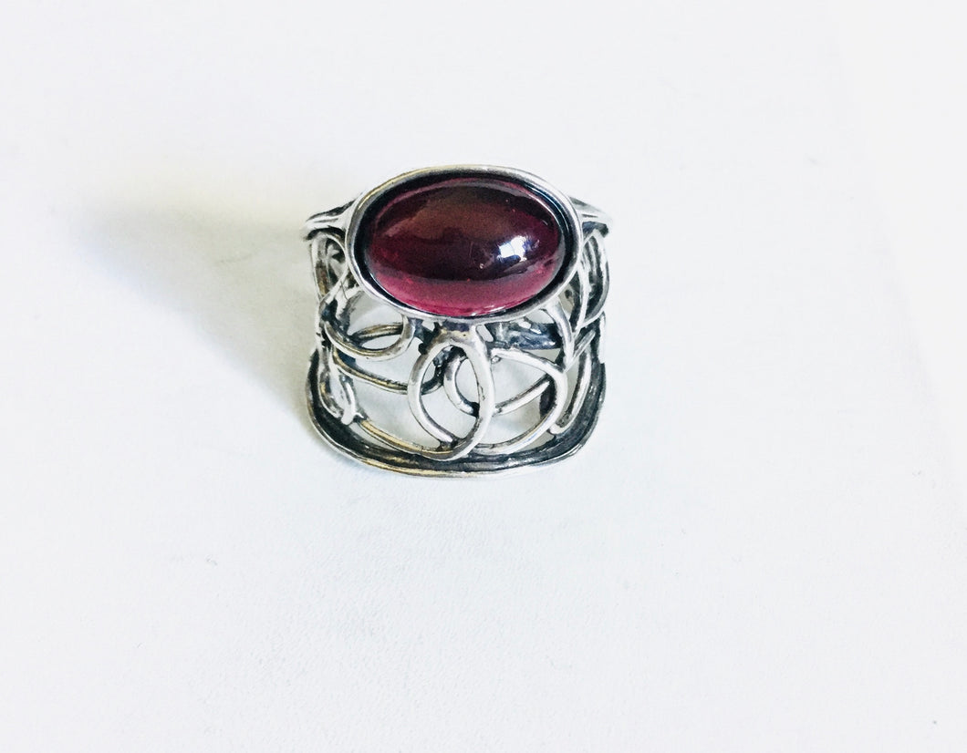 Sterling silver single stone swirl pattern Ring