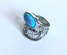 Sterling silver single stone swirl pattern Ring