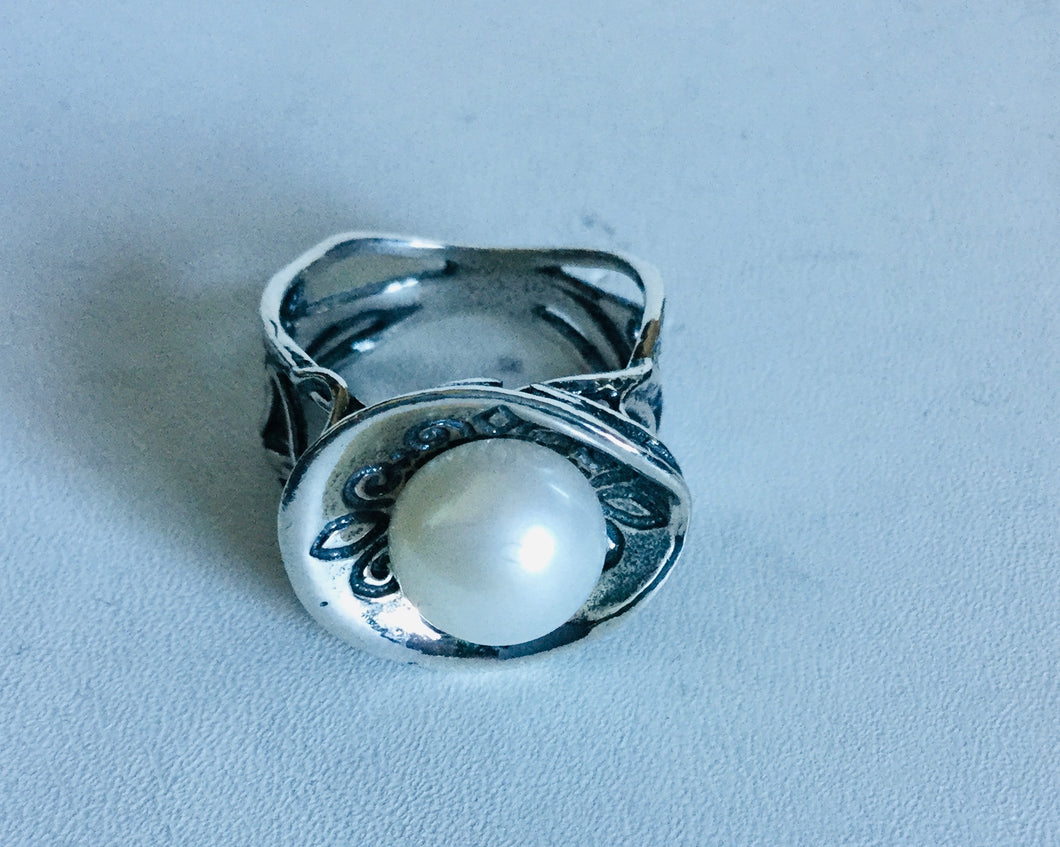 Sterling silver single Pearl Ring