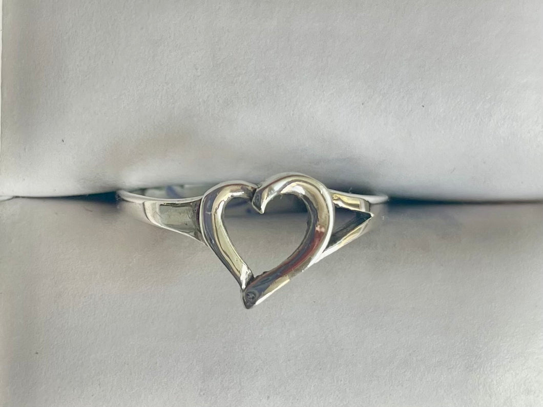 Minimalist Asymmetric Open Heart Ring in 925 Sterling Silver – Polished Dainty Love Jewelry
