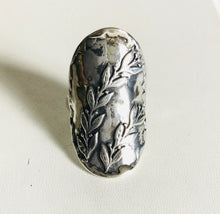Sterling silver 3 D Leaf detail Shield Ring