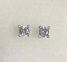 Round Clear Cubic Zirconia Stud Earrings