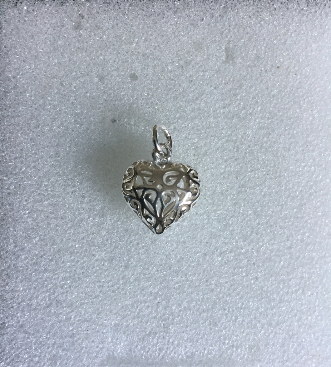 Heart filigree pendant