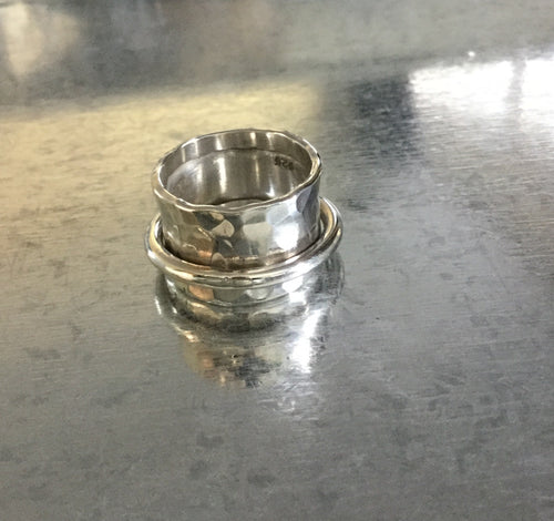 Hammered Wide Spinner Ring