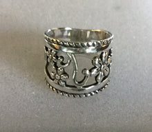 Wide Daisy Silver Ring
